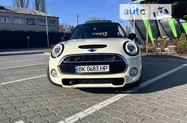 Хэтчбек MINI Hatch 2015 в Киеве