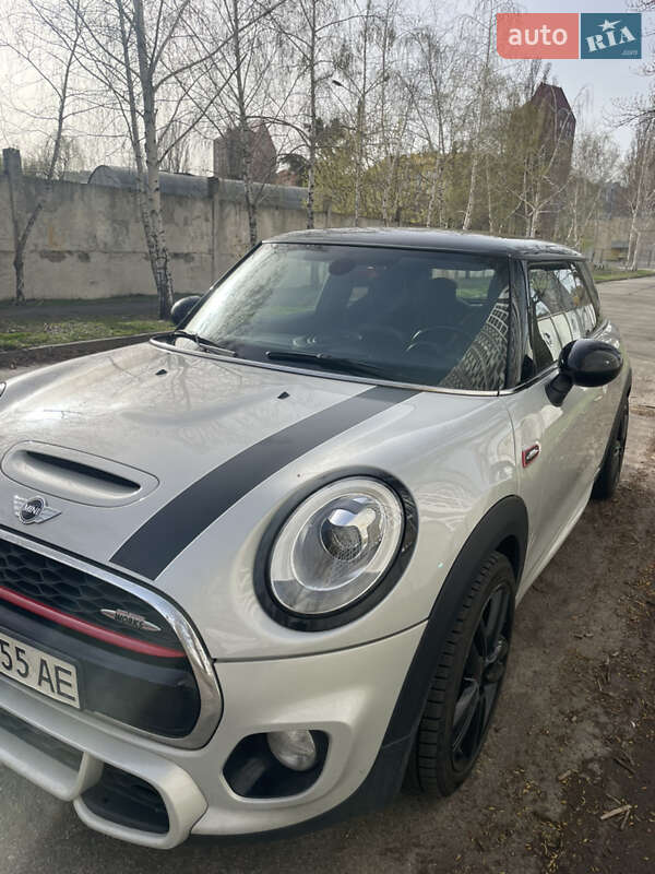 Хэтчбек MINI Hatch 2016 в Киеве