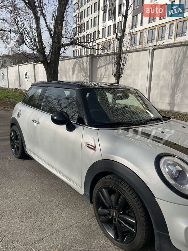 Хэтчбек MINI Hatch 2016 в Киеве