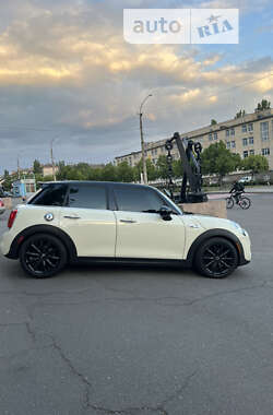 Хэтчбек MINI Hatch 2015 в Николаеве