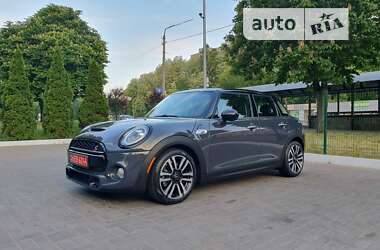 Хэтчбек MINI Hatch 2018 в Киеве