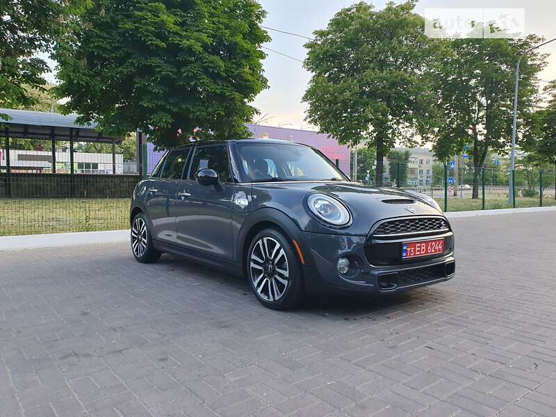 Хэтчбек MINI Hatch 2018 в Киеве