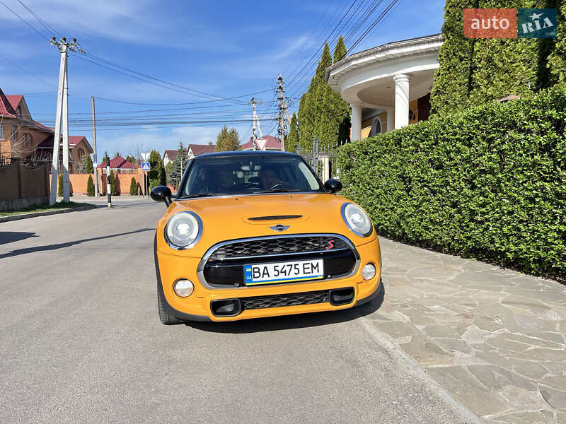 Хэтчбек MINI Hatch 2014 в Киеве