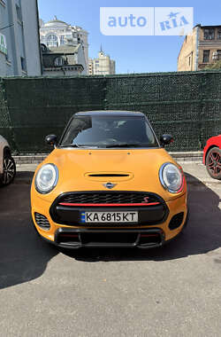 Хэтчбек MINI Hatch 2015 в Киеве