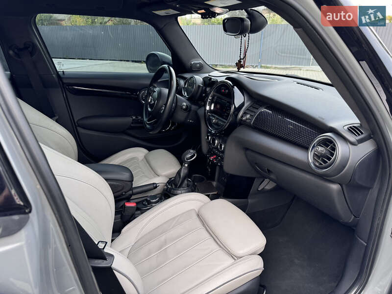 Хэтчбек MINI Hatch 2016 в Киеве