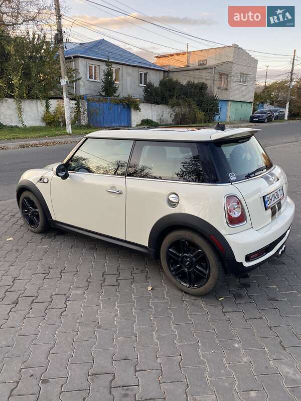 Хэтчбек MINI Hatch 2013 в Черноморске