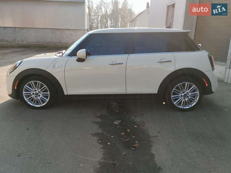 Хетчбек MINI Hatch 2018 в Чернігові