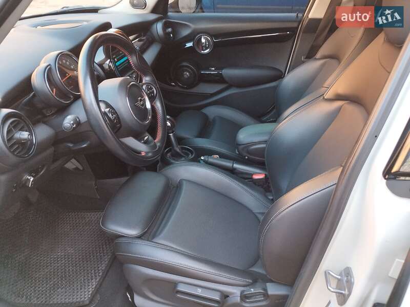 Хетчбек MINI Hatch 2018 в Чернігові