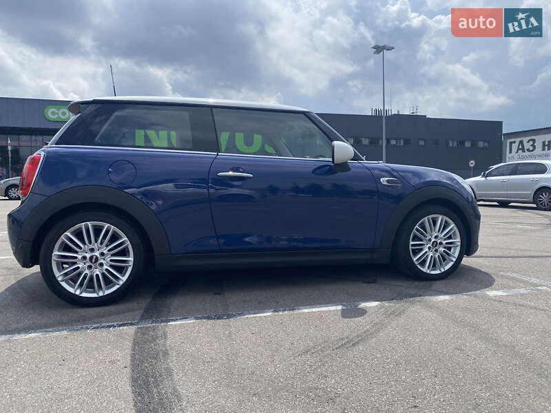 Хэтчбек MINI Hatch 2016 в Киеве