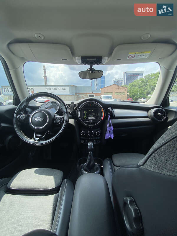 Хэтчбек MINI Hatch 2016 в Киеве