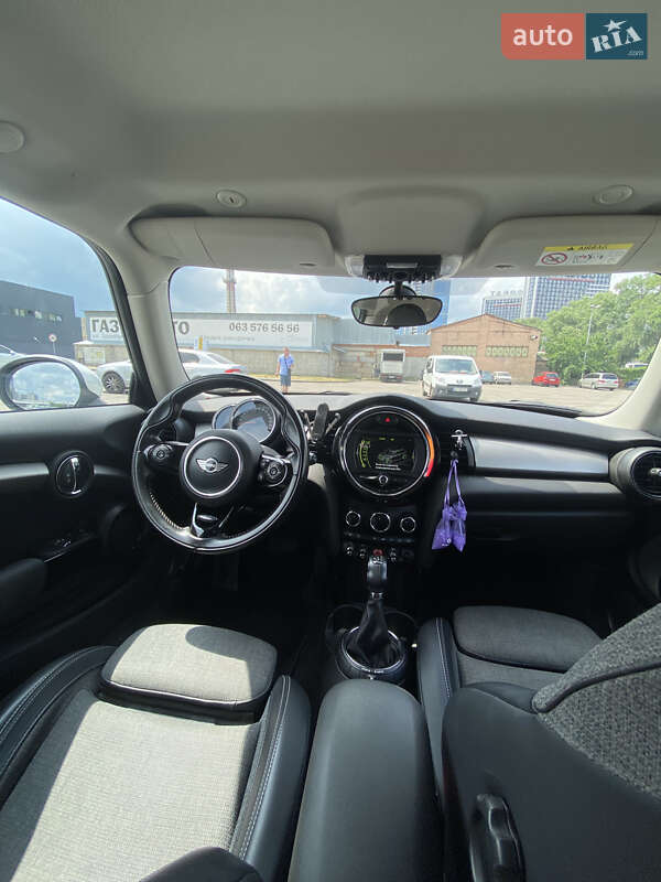 Хэтчбек MINI Hatch 2016 в Киеве
