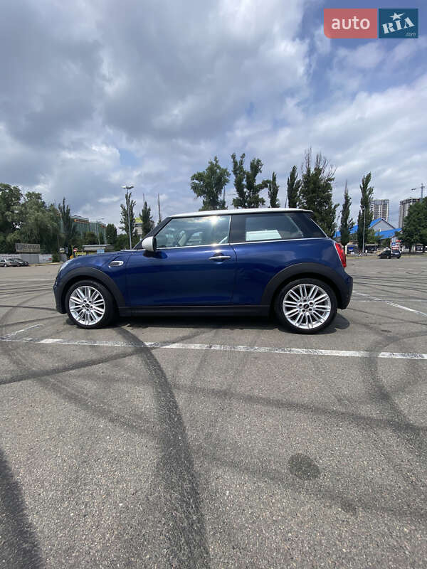 Хэтчбек MINI Hatch 2016 в Киеве