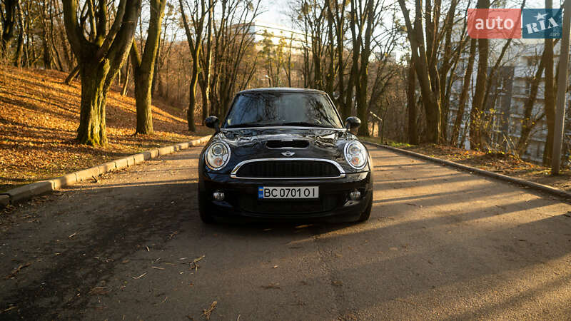 Хэтчбек MINI Hatch 2009 в Львове