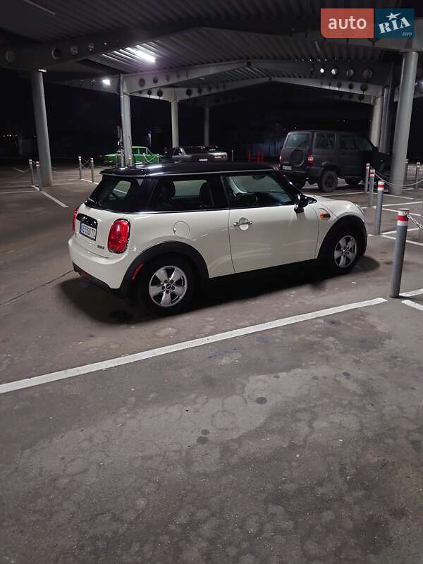 Хетчбек MINI Hatch 2015 в Кривому Розі