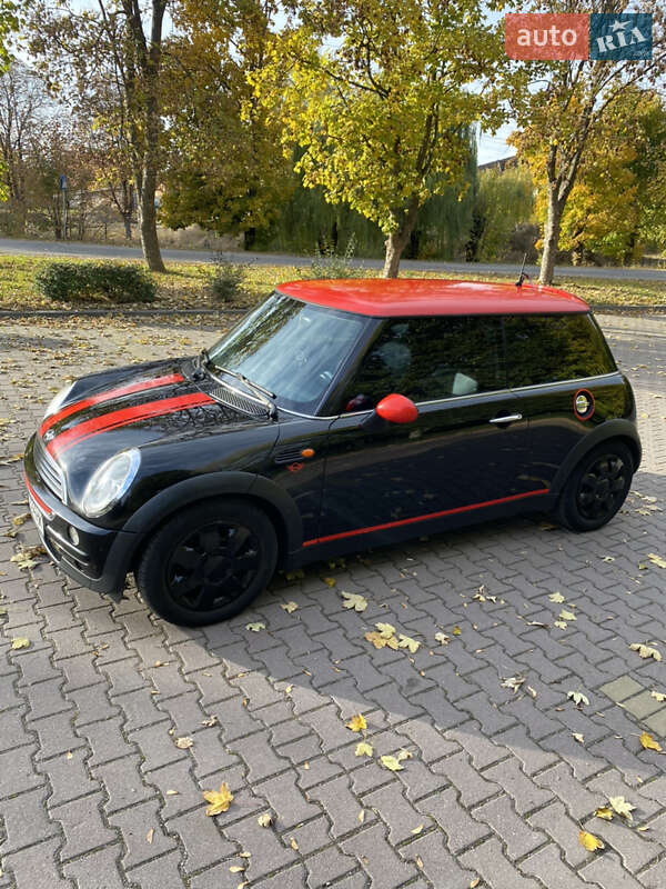 Хэтчбек MINI Hatch 2003 в Миргороде