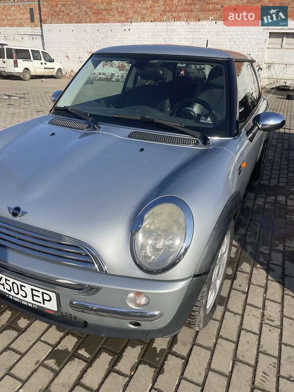 Хетчбек MINI Hatch 2003 в Чернівцях