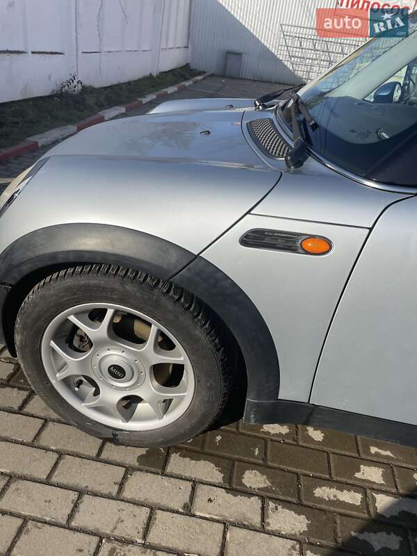 Хетчбек MINI Hatch 2003 в Чернівцях