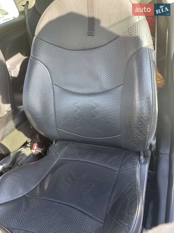 Хетчбек MINI Hatch 2003 в Чернівцях