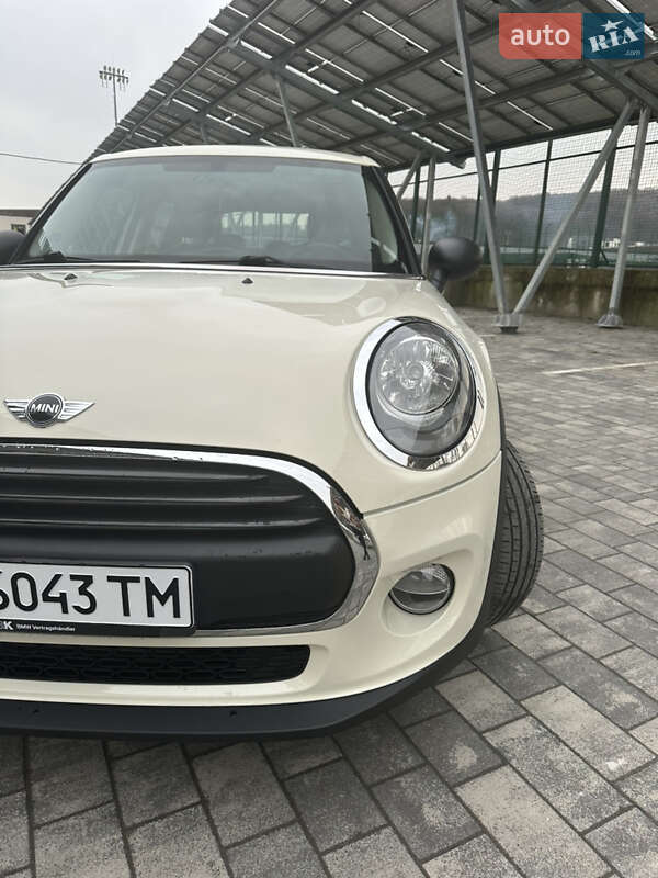 Хэтчбек MINI Hatch 2016 в Львове