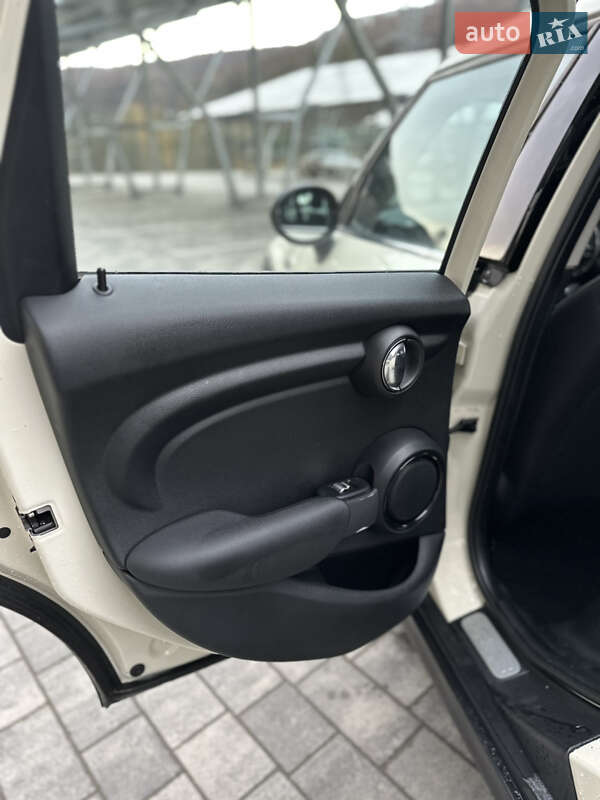 Хэтчбек MINI Hatch 2016 в Львове