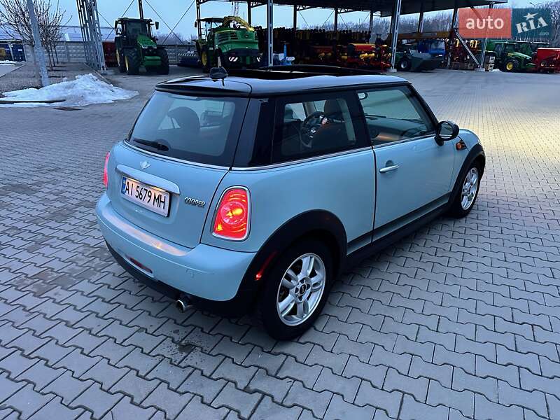 Хетчбек MINI Hatch 2011 в Вишневому фото 8 Хетчбек MINI Hatch 2011 в Вишневому