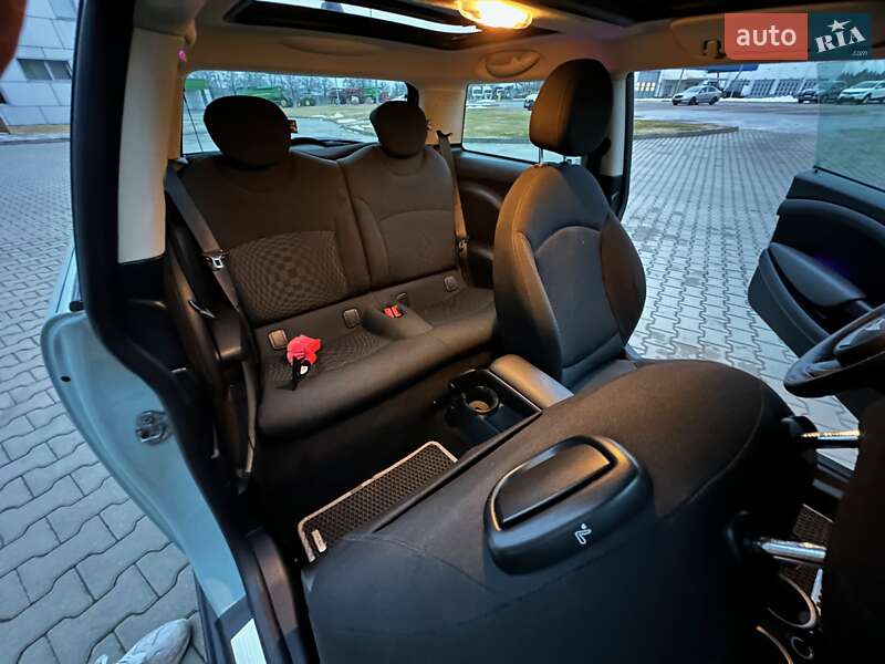 Хетчбек MINI Hatch 2011 в Вишневому фото 16 Хетчбек MINI Hatch 2011 в Вишневому