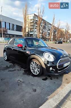 Хэтчбек MINI Hatch 2016 в Киеве