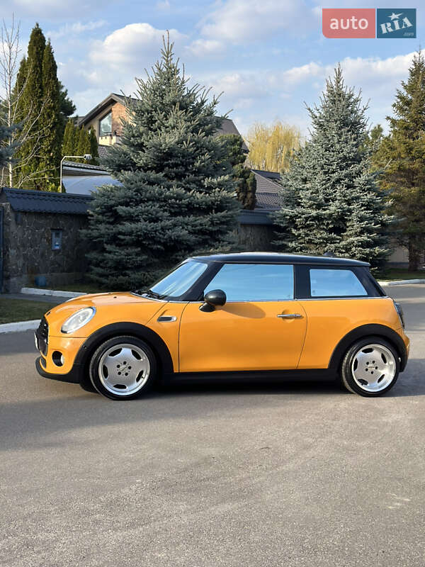 Хэтчбек MINI Hatch 2015 в Киеве