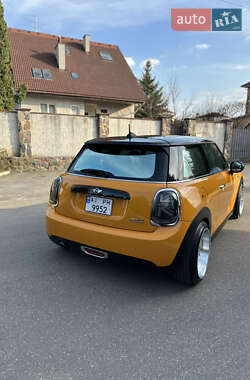Хэтчбек MINI Hatch 2015 в Киеве