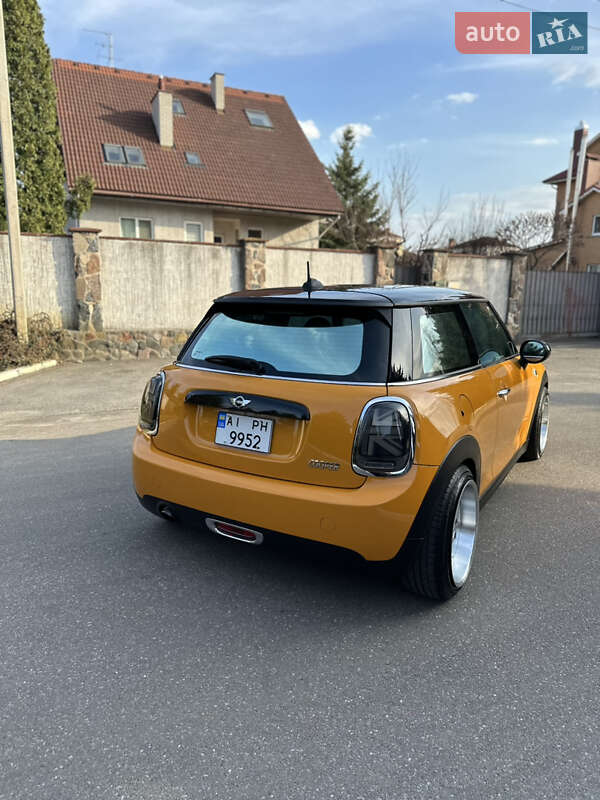 Хэтчбек MINI Hatch 2015 в Киеве