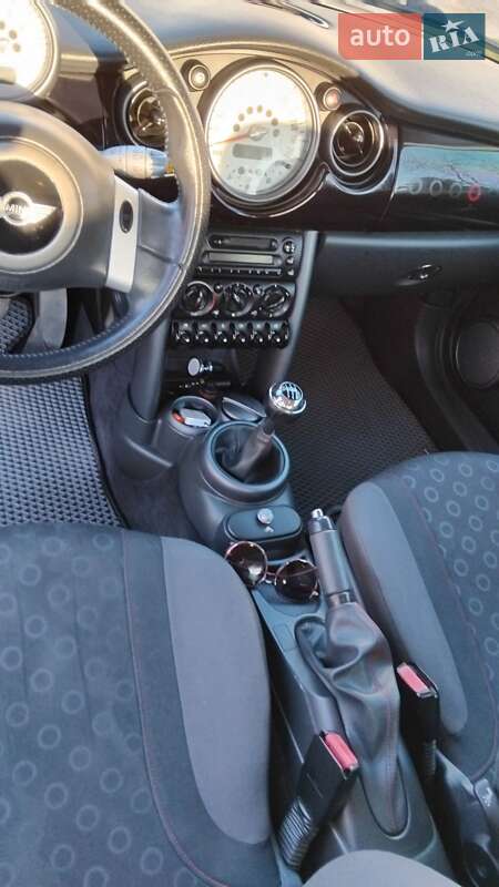 Хетчбек MINI Hatch 2006 в Золочеві