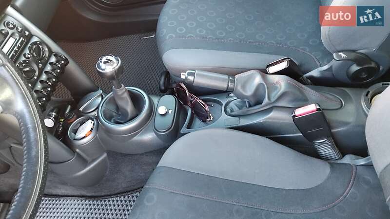 Хетчбек MINI Hatch 2006 в Золочеві