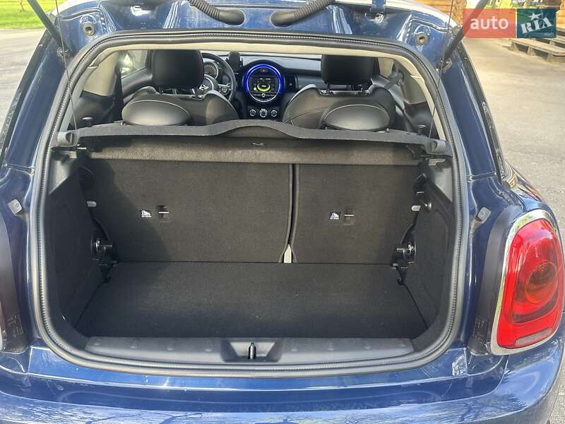 Хэтчбек MINI Hatch 2016 в Киеве