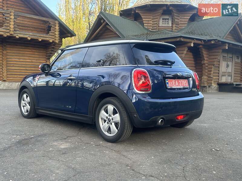 Хэтчбек MINI Hatch 2016 в Киеве