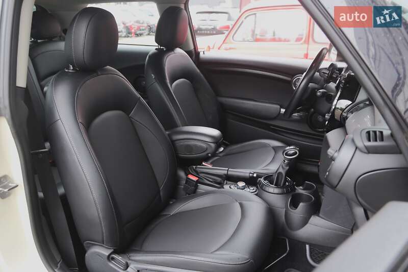 Хэтчбек MINI Hatch 2015 в Киеве