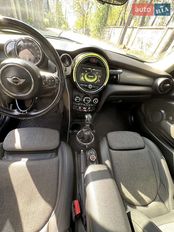 Хэтчбек MINI Hatch 2016 в Киеве