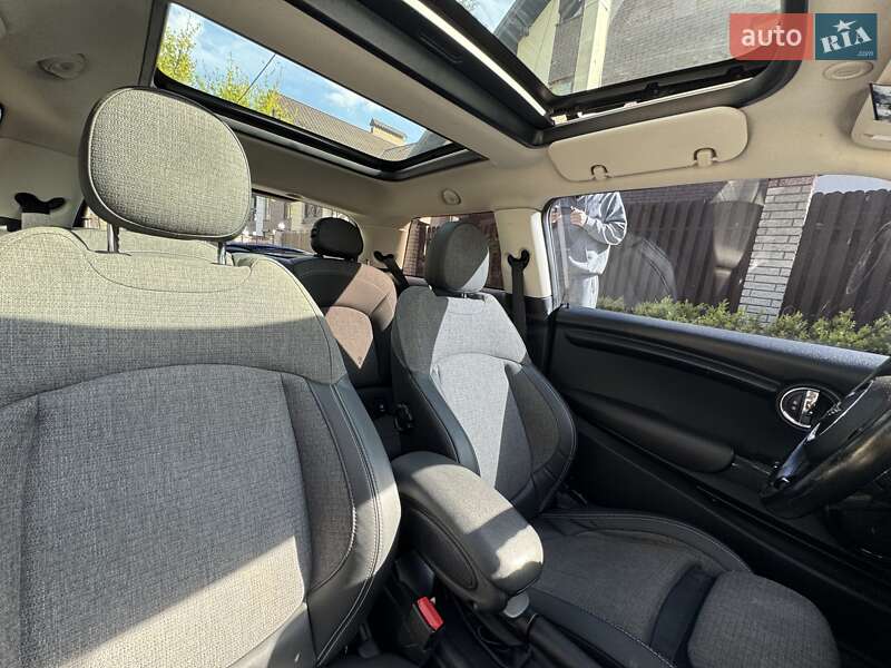 Хэтчбек MINI Hatch 2016 в Киеве