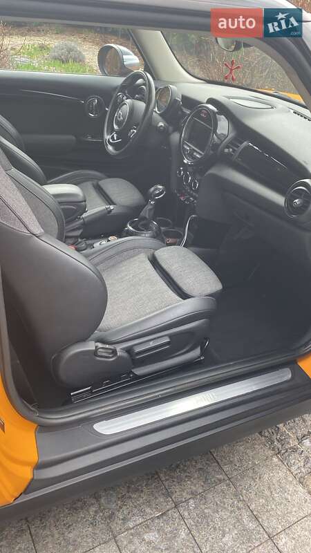 Хэтчбек MINI Hatch 2017 в Киеве