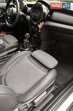Хетчбек MINI Hatch 2015 в 