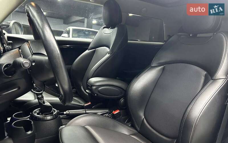 Хэтчбек MINI Hatch 2015 в Черновцах