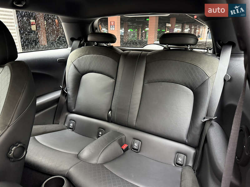Хэтчбек MINI Hatch 2018 в Киеве