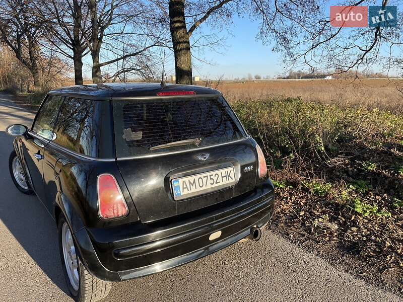 Хетчбек MINI Hatch 2001 в Звягелі