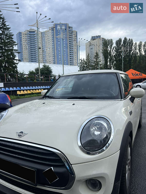 Хэтчбек MINI Hatch 2019 в Киеве