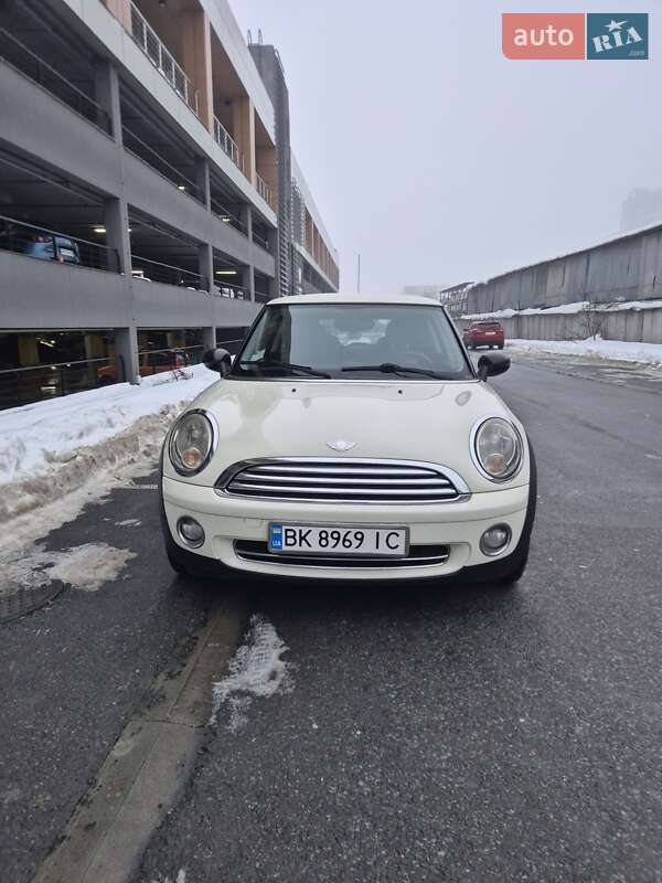 Хэтчбек MINI Hatch 2008 в Львове