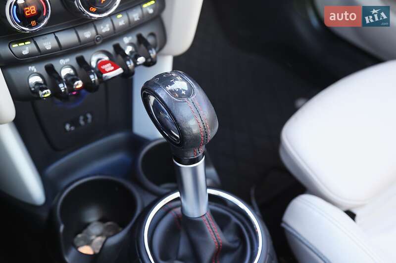 Хэтчбек MINI Hatch 2016 в Киеве