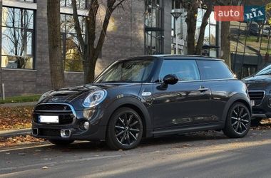 Хэтчбек MINI Hatch 2016 в Киеве