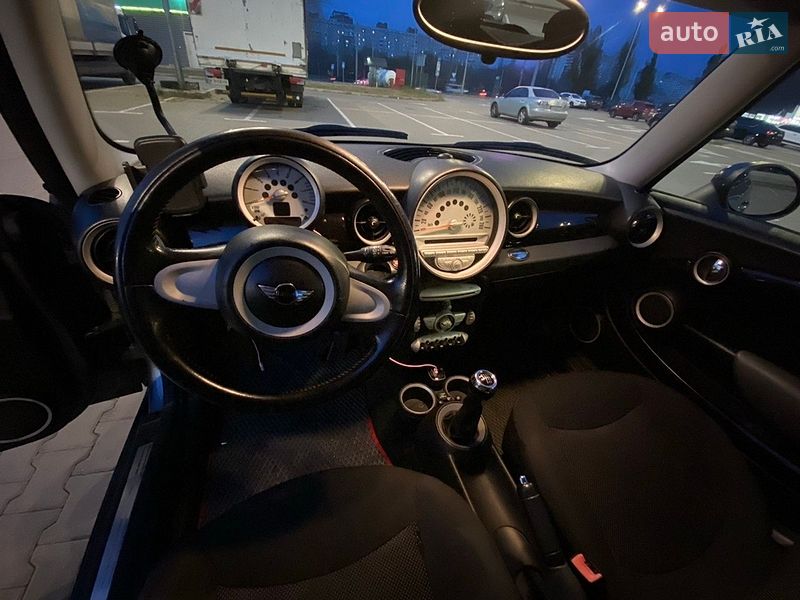 Хэтчбек MINI Hatch 2009 в Киеве