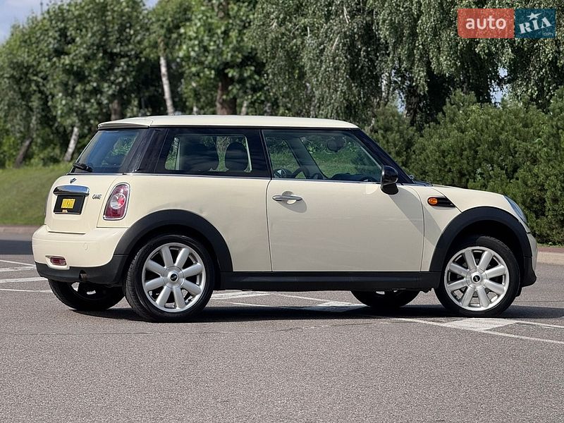 Хэтчбек MINI Hatch 2010 в Киеве