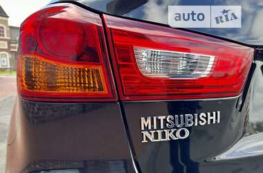 Позашляховик / Кросовер Mitsubishi ASX 2011 в 