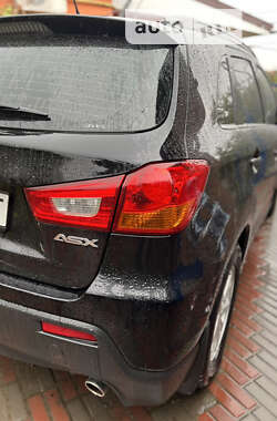 Внедорожник / Кроссовер Mitsubishi ASX 2010 в 